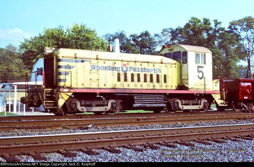 Wheeling Pittsburgh Steel, WPSC SW8, 5, at Allenport, Pennsylvania. October 8, 1997. 